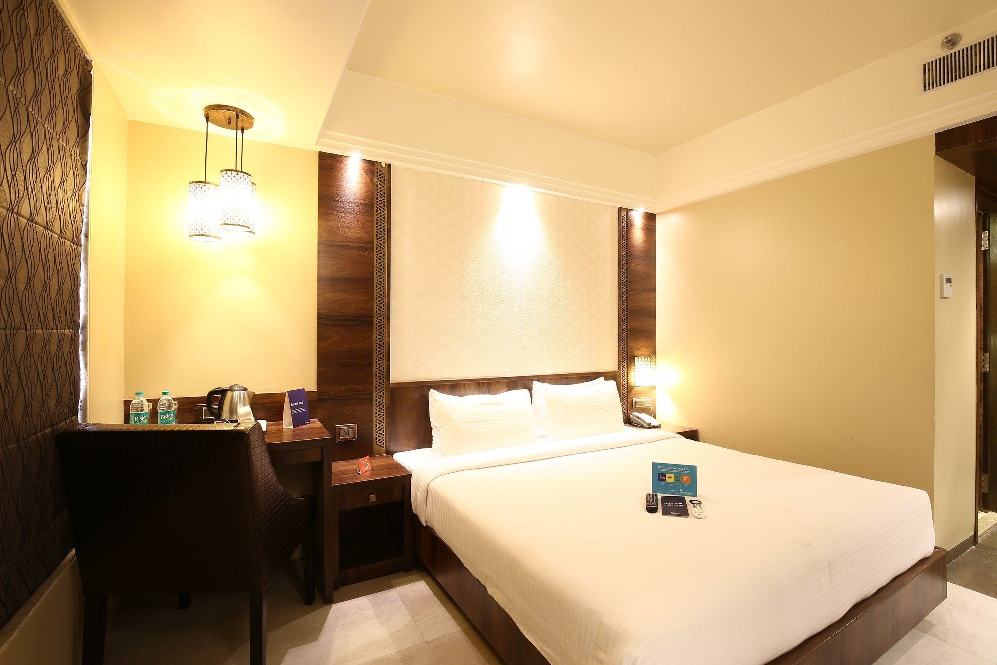 Hotel Crawford Inn Bombay Extérieur photo